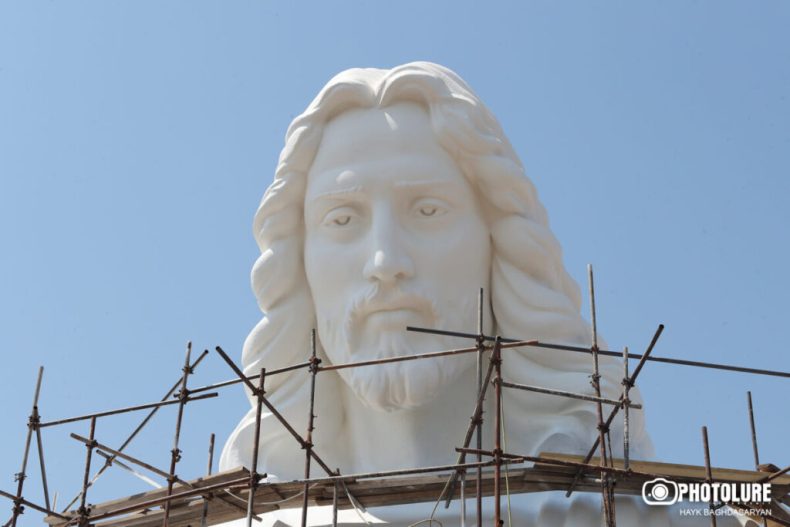 Cristo Salvador Estatua Armenia