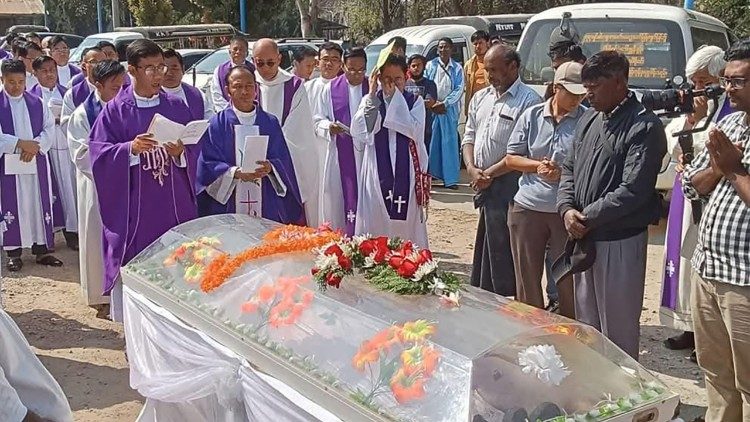 sacerdote asesinado en Myanmar